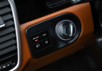 Подержанный автомобиль Porsche Cayenne 2018 года (17 фото)