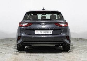 Подержанный автомобиль Kia Ceed Hatchback 2018 года (6 фото)