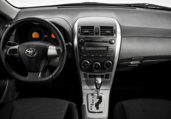 Подержанный автомобиль Toyota Corolla Sedan 2012 года (15 фото)