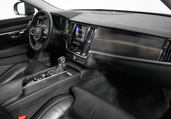Подержанный автомобиль Volvo V90 Cross Country 2019 года (15 фото)