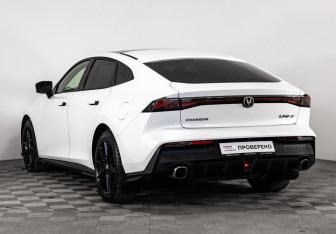 Подержанный автомобиль Changan UNI-V 2023 года (9 фото)