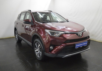 Подержанный автомобиль Toyota RAV4 2017 года (3 фото)