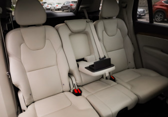 Подержанный автомобиль Volvo XC90 2022 года (29 фото)