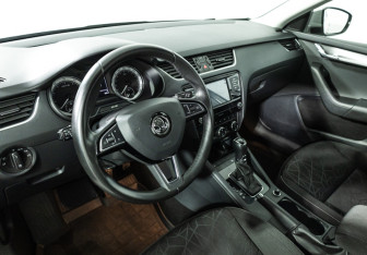 Подержанный автомобиль Skoda Octavia Liftback 2019 года (11 фото)
