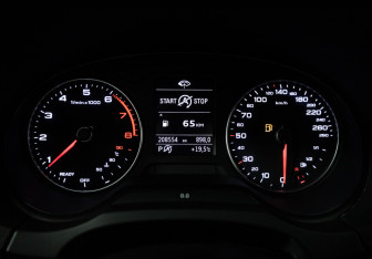 Подержанный автомобиль Audi A3 Hatchback 2016 года (12 фото)