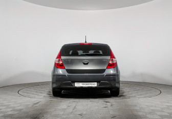 Подержанный автомобиль Hyundai i30 Hatchback 2011 года (6 фото)