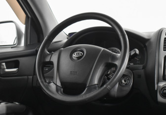 Подержанный автомобиль Kia Sportage 2007 года (15 фото)