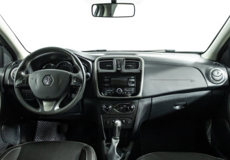 Подержанный автомобиль Renault Sandero 2016 года (13 фото)