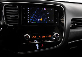 Подержанный автомобиль Mitsubishi Outlander 2021 года (14 фото)