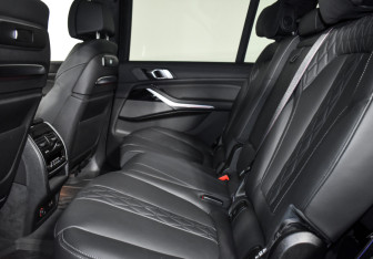 Подержанный автомобиль BMW X7 2023 года (12 фото)