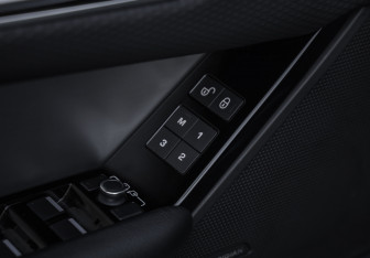 Подержанный автомобиль Land Rover Range Rover Velar 2019 года (28 фото)
