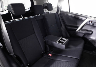 Подержанный автомобиль Toyota RAV4 2013 года (14 фото)