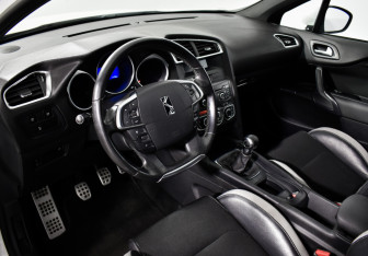 Подержанный автомобиль Citroen DS4 2013 года (9 фото)