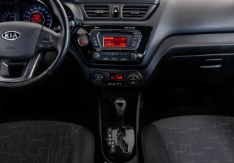 Подержанный автомобиль Kia Rio Sedan 2012 года (13 фото)