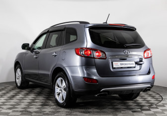 Подержанный автомобиль Hyundai Santa Fe 2011 года (7 фото)
