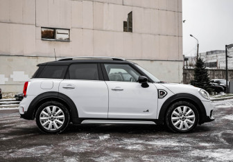Подержанный автомобиль MINI Countryman 2018 года (6 фото)