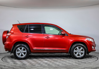 Подержанный автомобиль Toyota RAV4 2011 года (4 фото)