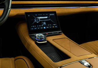 Подержанный автомобиль Voyah Passion 2023 года (16 фото)