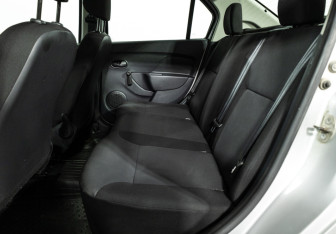 Подержанный автомобиль Renault Logan Sedan 2016 года (10 фото)
