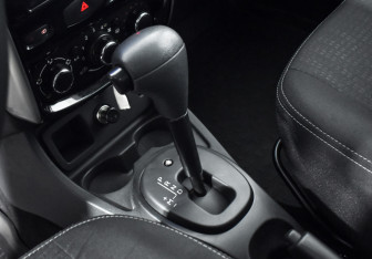 Подержанный автомобиль Nissan Terrano 2015 года (11 фото)