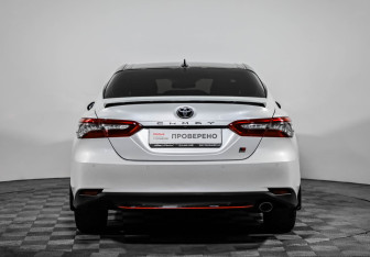 Подержанный автомобиль Toyota Camry Sedan 2021 года (6 фото)