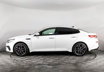 Подержанный автомобиль Kia Optima Sedan 2018 года (10 фото)