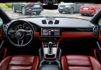 Подержанный автомобиль Porsche Cayenne 2020 года (12 фото)