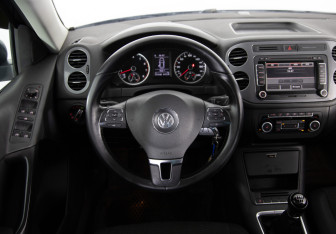 Подержанный автомобиль Volkswagen Tiguan 2011 года (10 фото)