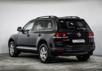 Подержанный автомобиль Volkswagen Touareg 2009 года (7 фото)