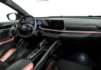 Подержанный автомобиль Geely Coolray 2023 года (9 фото)