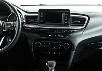 Подержанный автомобиль Kia Ceed Wagon 2019 года (14 фото)