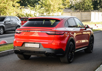 Подержанный автомобиль Porsche Cayenne 2019 года (6 фото)