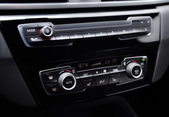 Подержанный автомобиль BMW X1 2020 года (18 фото)