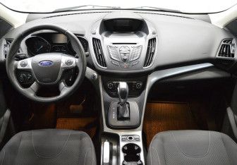 Подержанный автомобиль Ford Kuga 2014 года (14 фото)