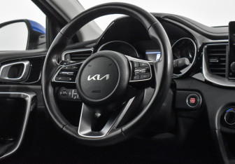 Подержанный автомобиль Kia Ceed Wagon 2022 года (16 фото)
