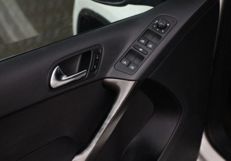 Подержанный автомобиль Volkswagen Tiguan 2008 года (19 фото)