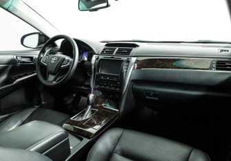 Подержанный автомобиль Toyota Camry Sedan 2017 года (10 фото)