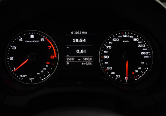 Подержанный автомобиль Audi A3 Hatchback 2016 года (19 фото)