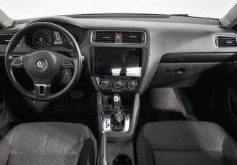 Подержанный автомобиль Volkswagen Jetta Sedan 2012 года (13 фото)