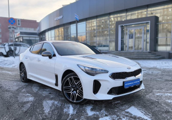 Подержанный автомобиль Kia Stinger 2018 года (3 фото)