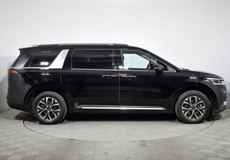 Подержанный автомобиль Kia Carnival 2020 года (4 фото)