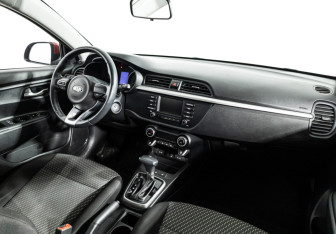 Подержанный автомобиль Kia Rio Hatchback 2019 года (9 фото)