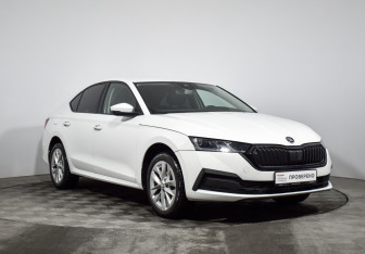 Подержанный автомобиль Skoda Octavia Liftback 2022 года (3 фото)