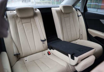 Подержанный автомобиль Audi A4 Sedan 2019 года (31 фото)