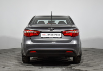 Подержанный автомобиль Kia Rio Sedan 2015 года (6 фото)