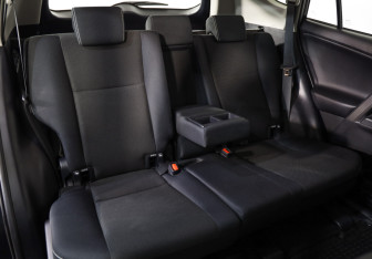 Подержанный автомобиль Toyota RAV4 2017 года (24 фото)