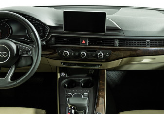 Подержанный автомобиль Audi A4 Sedan 2017 года (14 фото)