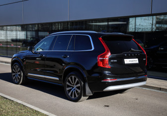 Подержанный автомобиль Volvo XC90 2021 года (6 фото)