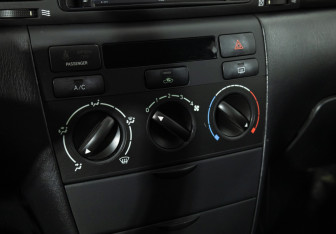 Подержанный автомобиль Toyota Corolla Sedan 2006 года (15 фото)