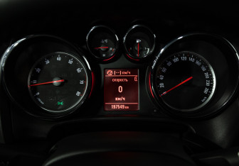 Подержанный автомобиль Opel Astra Wagon 2013 года (12 фото)